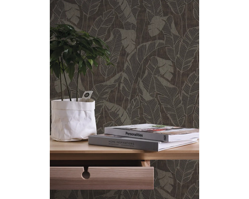 Papier peint décoratif avec motif végétal dans un intérieur