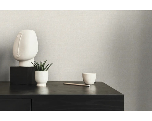 Gros plan d''un papier peint texturé avec des éléments décoratifs sur une commode