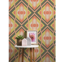 Papier peint décoratif avec des formes géométriques de style rétro sur le mur