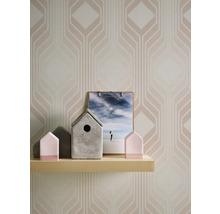 Papier peint à motifs avec des éléments décoratifs sur une étagère