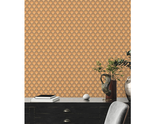 Décoration murale avec papier peint à motifs dans le salon