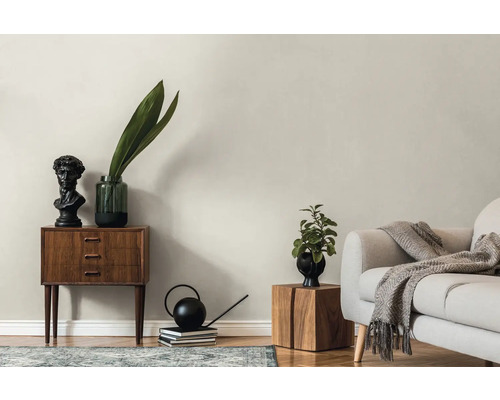 Wohnzimmer mit Kommode, Dekoration, Pflanze und Sofa