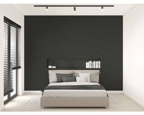 Chambre avec lit, fenêtre et panneaux muraux