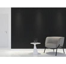 Intérieur avec panneaux muraux, fauteuil et table d''appoint