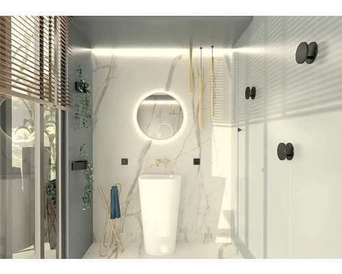 Salle de bain avec lavabo sur pied, miroir avec éclairage et porte-serviettes