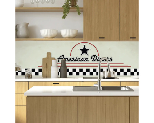 Scène de cuisine avec motif American Diners comme crédence de cuisine