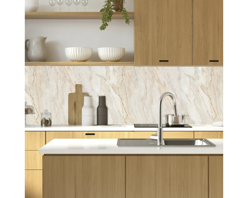 Moderne Küche mit Holzdetails, Marmoroptik und Edelstahlspüle