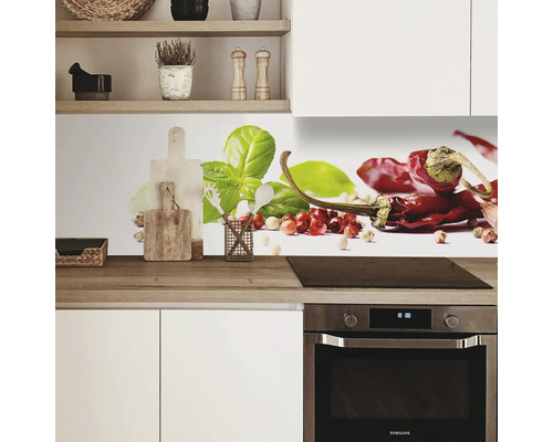 Crédence de cuisine avec motif de piment, de basilic et d''épices