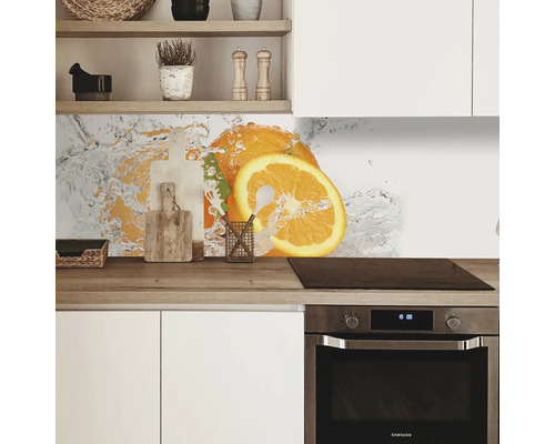 Crédence de cuisine avec motif d''oranges et éclaboussures d''eau