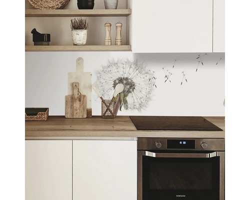 Scène de cuisine avec sticker mural pissenlit, cuisinière et ustensiles de cuisine