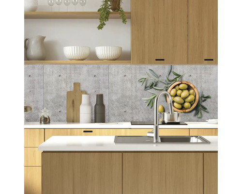 Scène de cuisine avec fond en béton, motif olive et éléments en bois