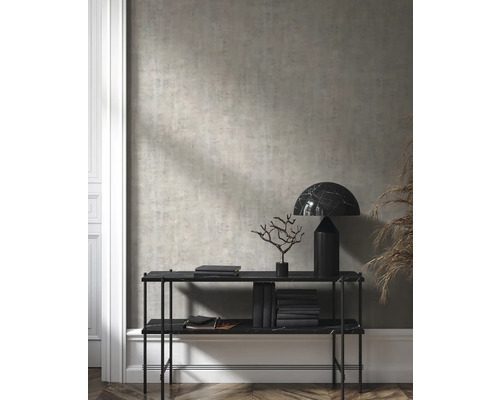 Scène décorative avec console, lampe et décoration intérieure