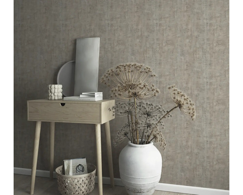 Intérieur décoratif avec console, vase et revêtement mural