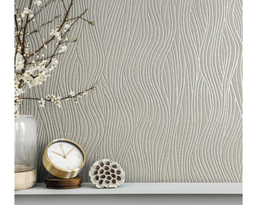 Papier peint avec motif ondulé sur un mur