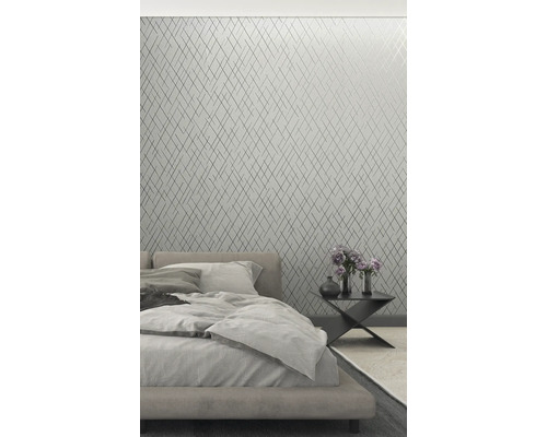 Chambre avec papier peint géométrique, lit et table de chevet