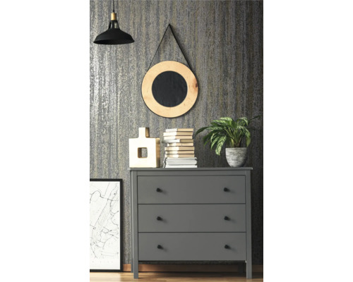 Szene mit Kommode, Spiegel und Dekoration