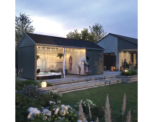 Scène de jardin avec maison de bain, jacuzzi et terrasse en bois