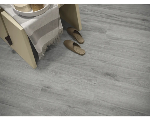 Sol vinyle clair aspect bois avec siège et chaussons