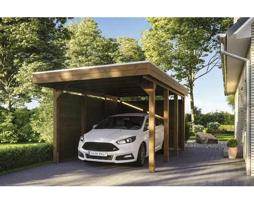 Carport en bois avec débarras et voiture