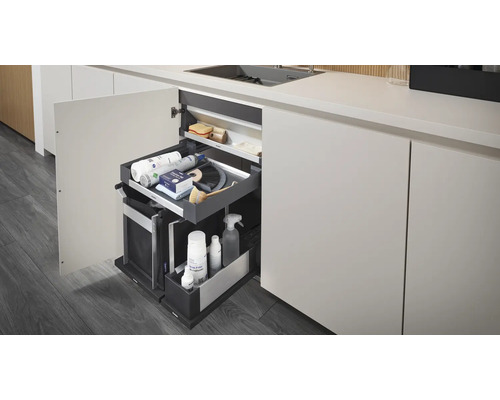 Meuble de cuisine avec système coulissant pour ranger les produits de nettoyage