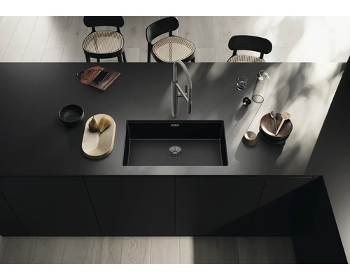 Küchenspüle mit Armatur in einer modernen Küche