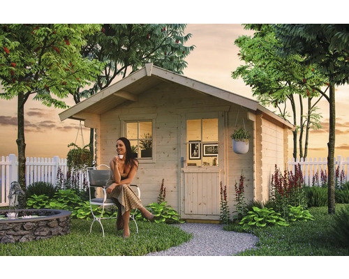 Chalet de jardin en madriers SKAN HOLZ Como avec plancher 340 x 400 cm naturel Abri de jardin avec femme dans le jardin