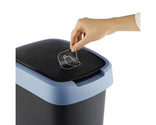 Abfalleimer mit Aufkleber für PET-Flaschen