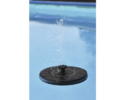 Fontaine solaire dans l''eau