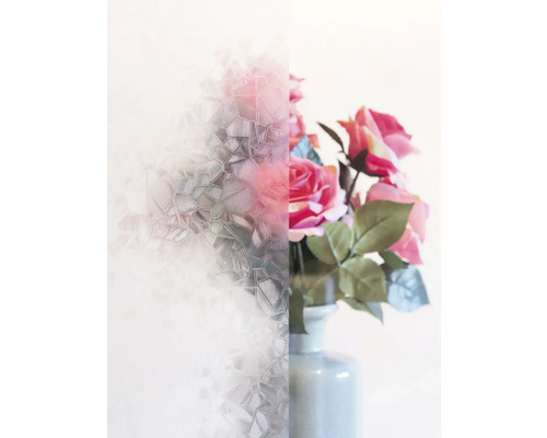 Film pour fenêtre avec motif de verre et derrière des fleurs dans un vase