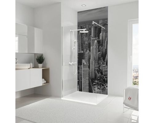 Badezimmer mit Duschkabine, Waschtisch und New York Skyline Motiv