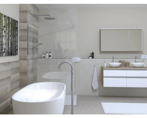 Salle de bains lumineuse avec baignoire îlot, meuble-lavabo avec deux lavabos et douche.