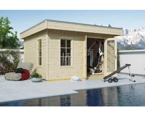 Chalet de jardin en madriers SKAN HOLZ Breda avec plancher 420 x 360 cm naturel Abri de jardin en bois avec équipement de fitness, banc de musculation et haltères à côté d''une piscine