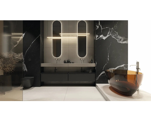 Modernes Badezimmer mit freistehender Badewanne, Waschtisch mit zwei Waschbecken und grossformatigen Fliesen