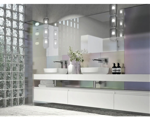 Salle de bain moderne avec double vasque, miroir et pavés de verre