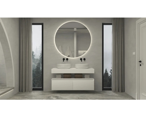 Salle de bain avec double vasque, miroir rond avec éclairage et fenêtre