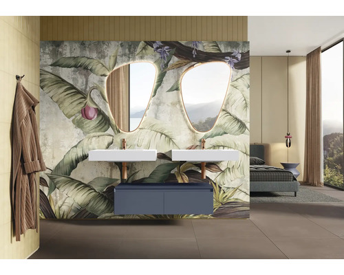 Salle de bain moderne avec double vasque, miroirs et papier peint tropical