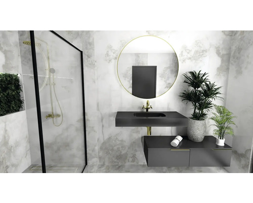 Salle de bain avec douche, lavabo, miroir et plantes