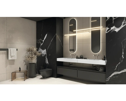 Salle de bain moderne avec meuble-lavabo, miroirs, toilettes et plantes