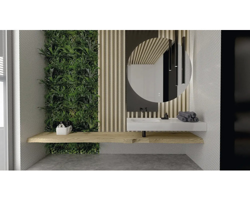 Modernes Badezimmer mit Pflanzenwand, Waschtisch, Spiegel und Holzelementen
