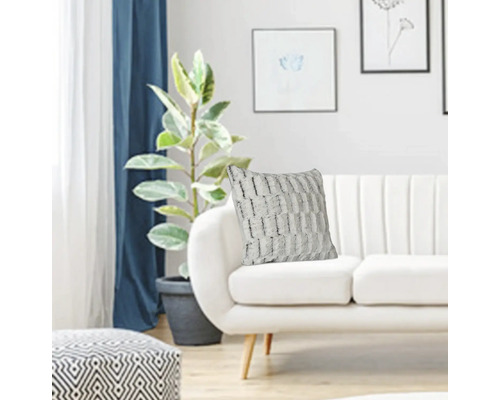 Coussin décoratif sur canapé dans le salon