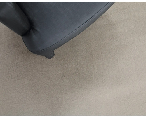 Vue détaillée d''un fauteuil avec revêtement sur un tapis