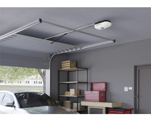 Garage mit Garagentoröffner und Werkzeug