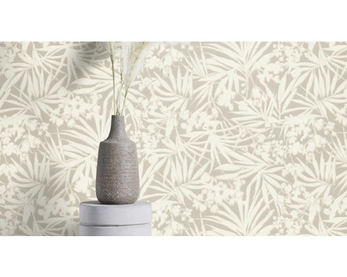 Dekorative Tapete mit Blumenmuster und Blättern sowie eine Vase mit Dekoration