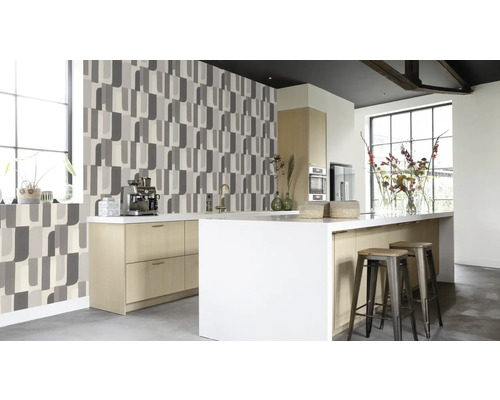 Moderne Küche mit geometrischer Tapete in Grau- und Beigetönen