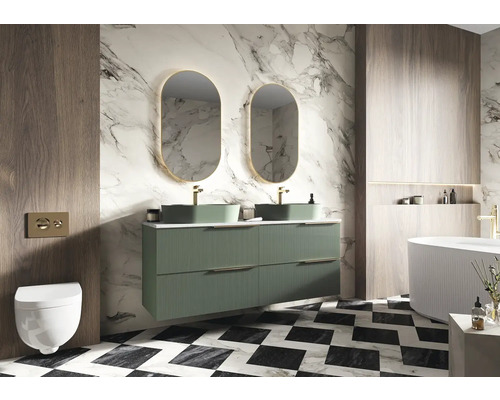 Salle de bain moderne avec meuble-lavabo double, miroirs et carrelage à motifs noirs et blancs.