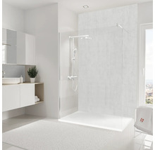 Salle de bains moderne avec douche, meuble sous-lavabo et serviette