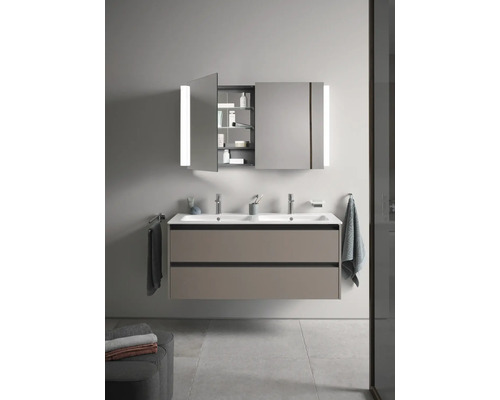 Salle de bains moderne avec double vasque, meuble sous-vasque avec tiroirs et armoire de toilette avec compartiments intérieurs.