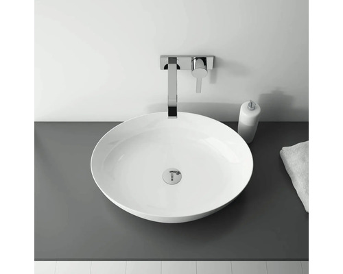 Vasque à poser avec robinet et distributeur de savon dans une salle de bain