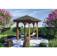 Holzpavillon mit Dach im Garten mit Gartenmöbeln und Pflanzen