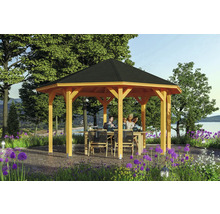 Holzpavillon mit achteckigem Dach, Tisch und Stühlen im Garten